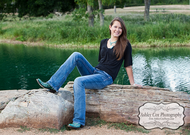 Shelbi's senior portraits in Katy, Texas at Mayde Creek High School.