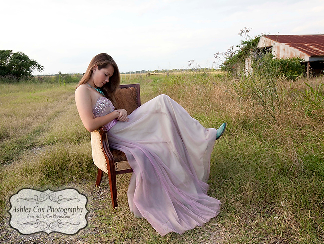 Shelbi's senior portraits in Katy, Texas at Mayde Creek High School.