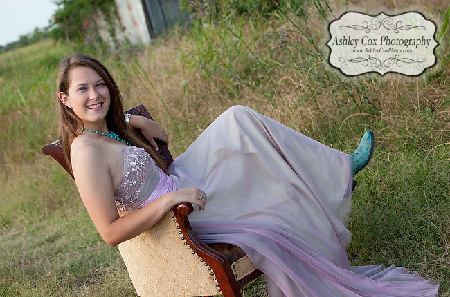 Shelbi's senior portraits in Katy, Texas at Mayde Creek High School.