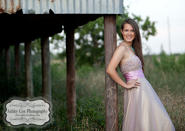 Shelbi's senior portraits in Katy, Texas at Mayde Creek High School.