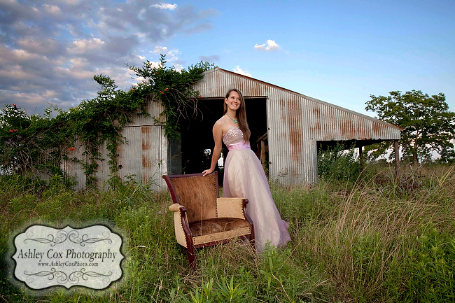 Shelbi's senior portraits in Katy, Texas at Mayde Creek High School.